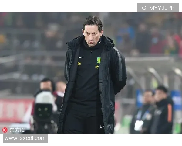 在足球绝境中逆袭的勇气与信念如何改变命运的篇章