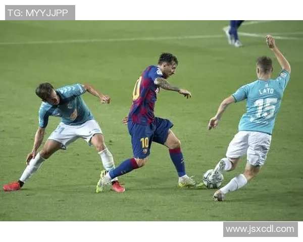 掌握足球蛇形突破技巧助你在比赛中轻松过人提升个人技术水平 掌握足球蛇形突破技巧助你在比赛中轻松过人提升个人技术水平