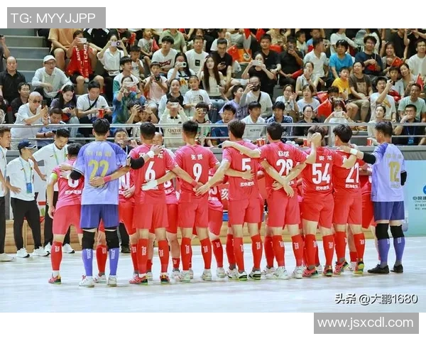 超大的足球引发的运动热潮与青少年健康发展的新机遇