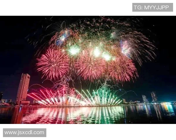 烟花足球的魅力：在璀璨烟花下感受激情与梦想的交融